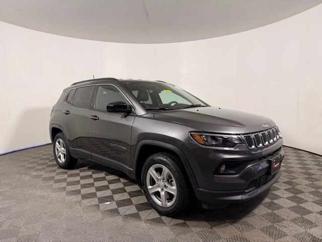 Used 2023 Jeep Compass Latitude image 1