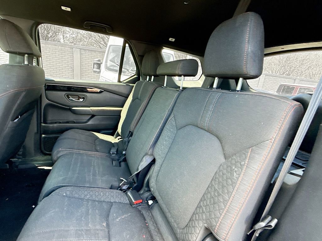 Used 2025 Honda Pilot Sport image 24