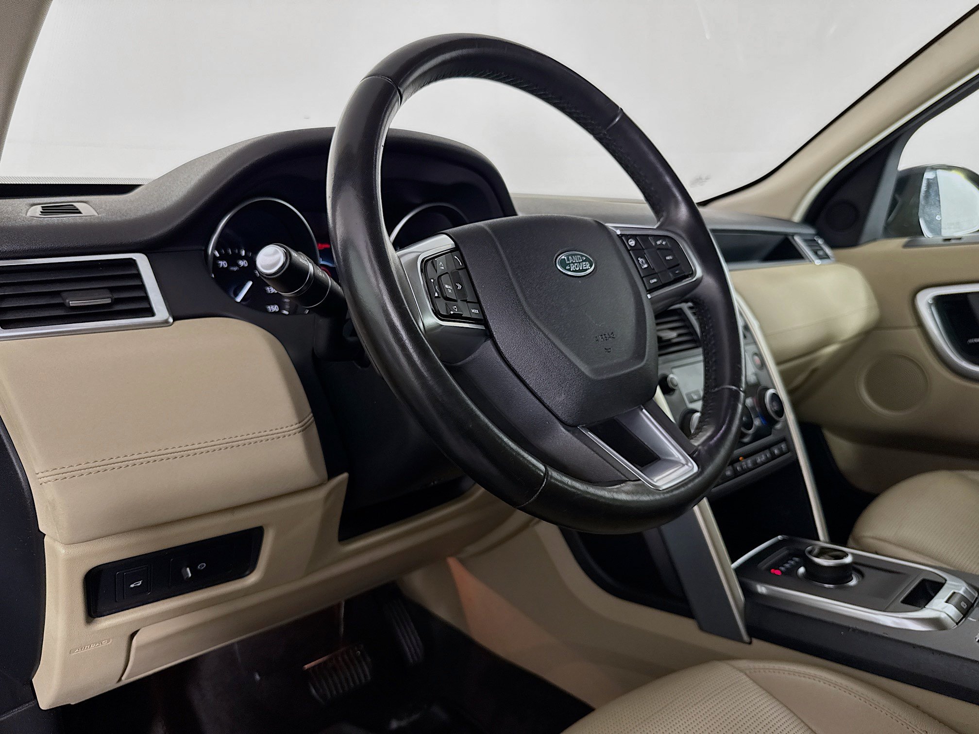Used 2019 Land Rover Discovery Sport HSE AWD/4WD image 22