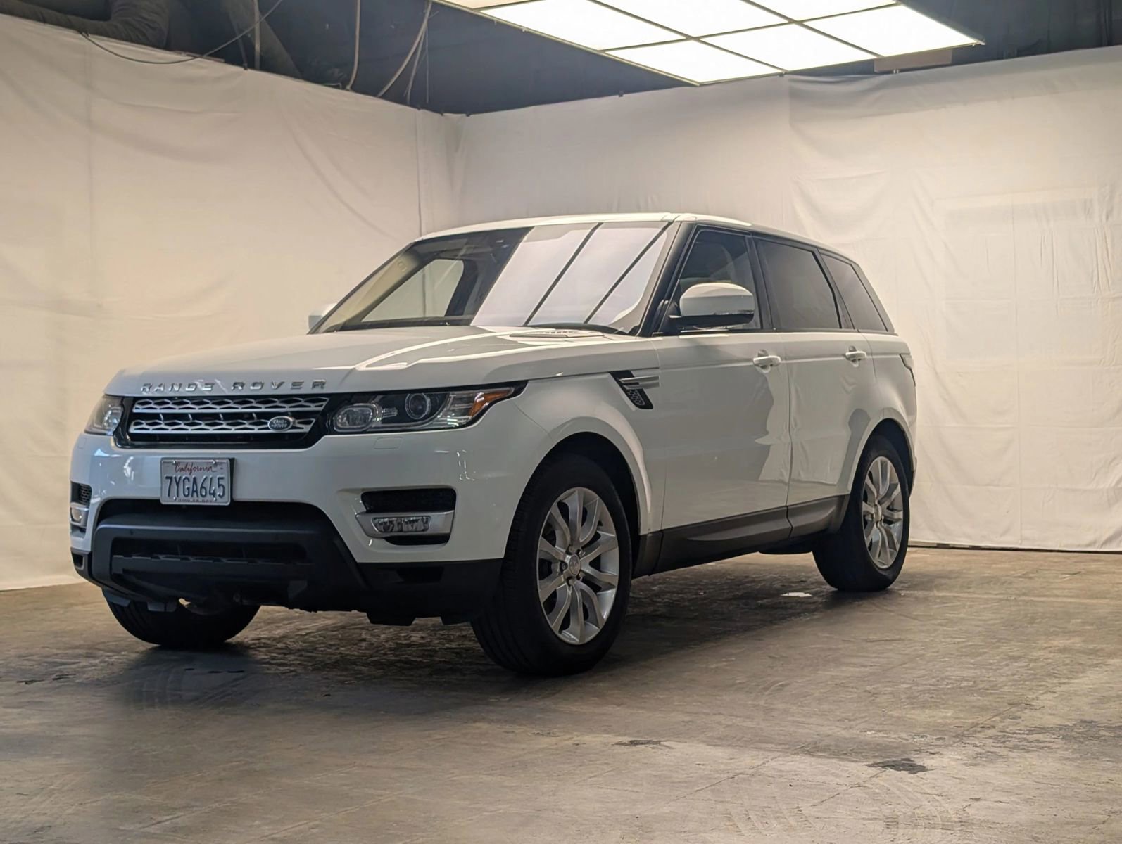 Used 2017 Land Rover Range Rover Sport HSE AWD/4WD image 3