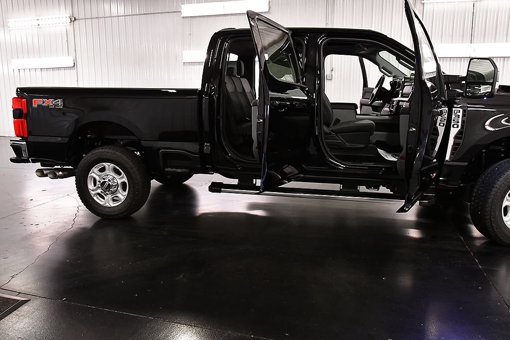 New 2026 Ford F350 XLT w/ XLT Premium Package AWD/4WD image 32