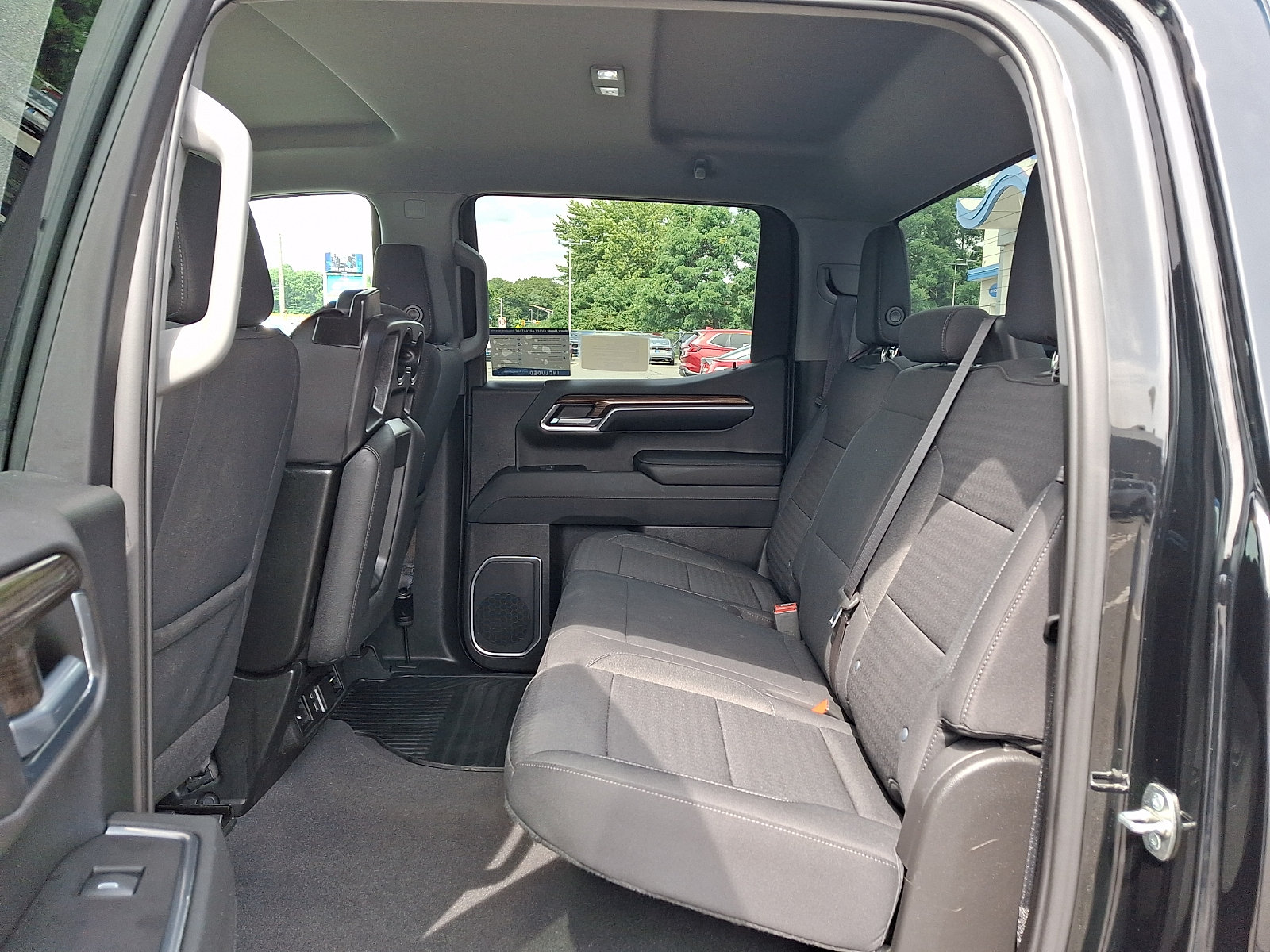Used 2023 Chevrolet Silverado 1500 LT AWD/4WD image 10