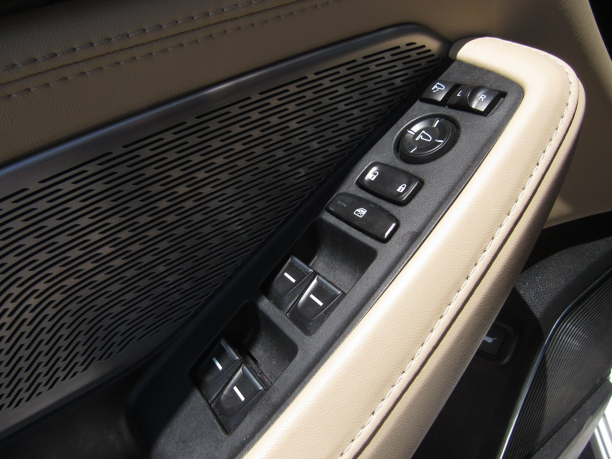 Used 2023 Acura MDX SH-AWD w/ Advance Package image 24