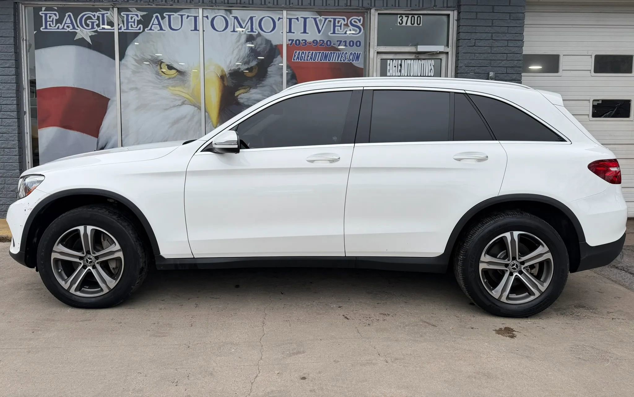 Used 2019 Mercedes-Benz GLC 300 4MATIC w/ Premium Package image 6