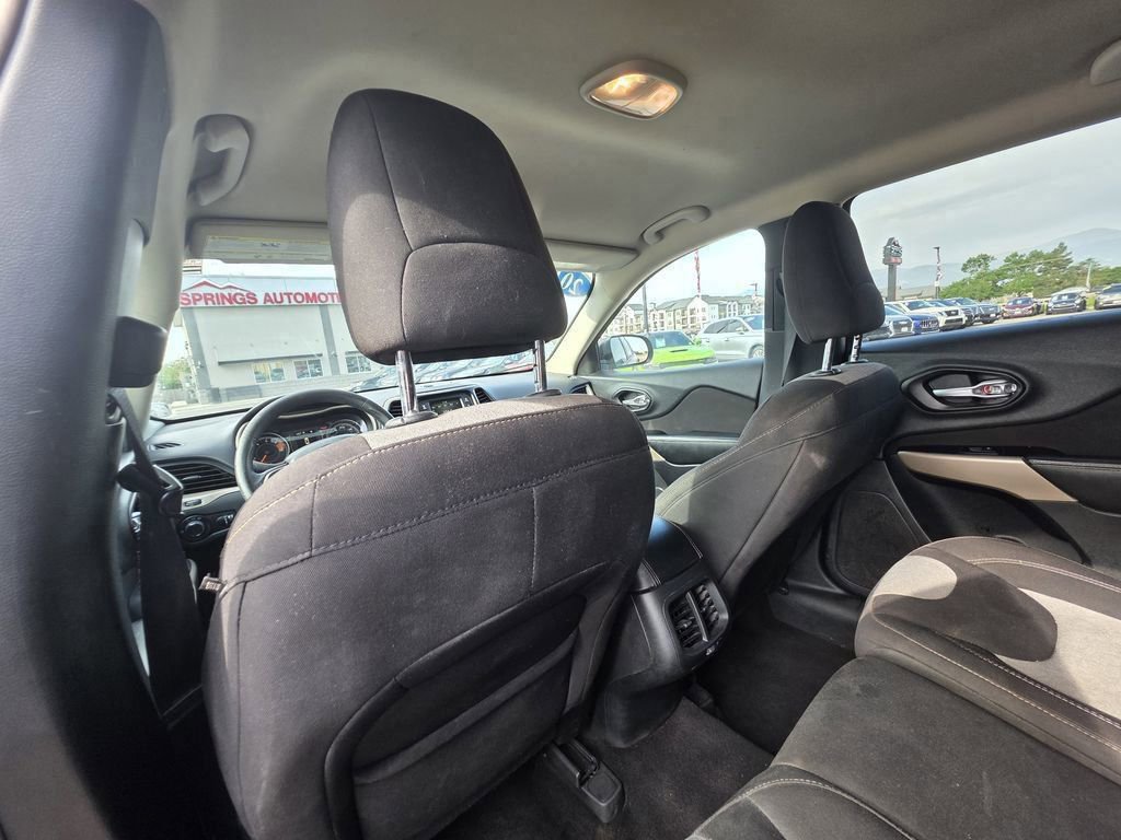 Used 2017 Jeep Cherokee Sport AWD/4WD image 13