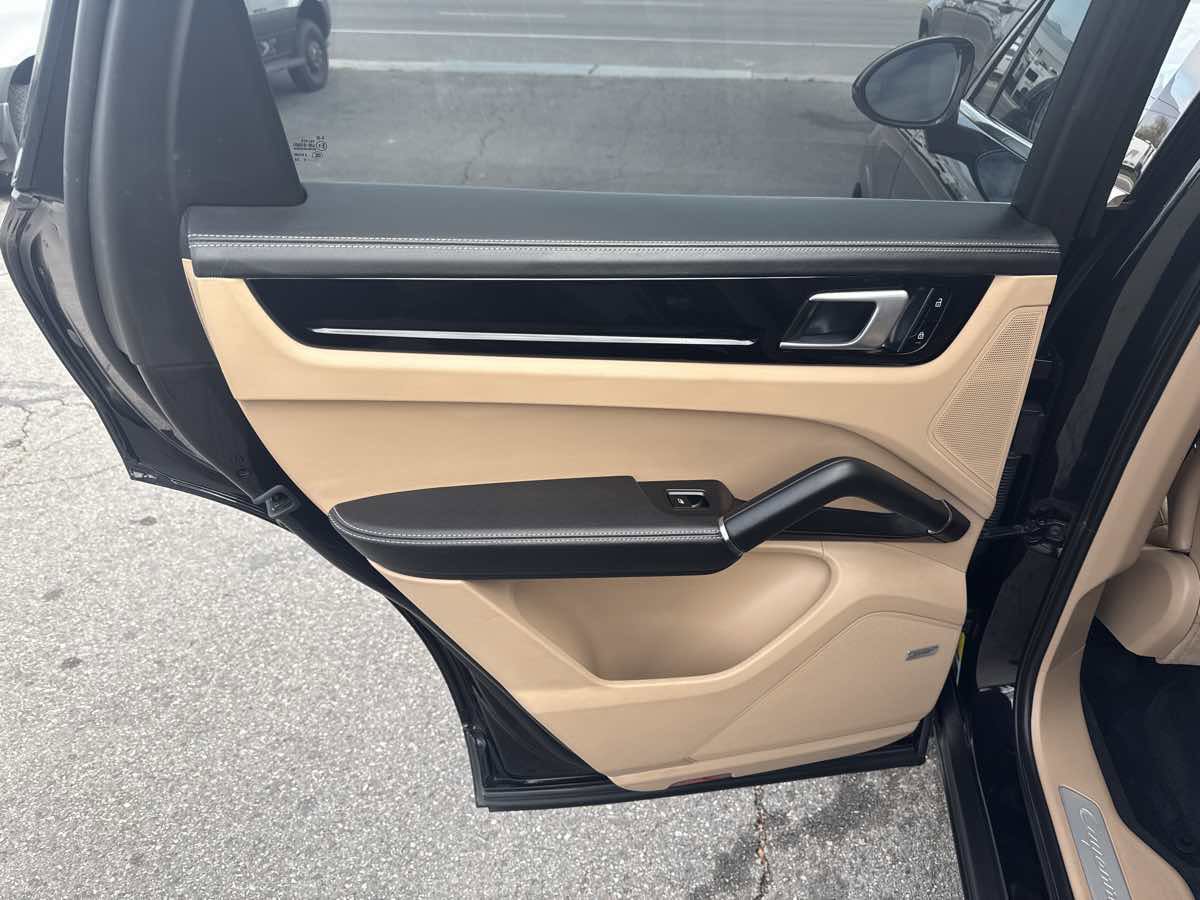 Used 2020 Porsche Cayenne S image 16