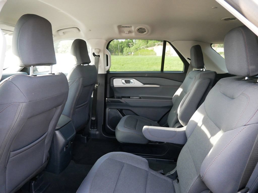 Used 2026 Ford Explorer Active AWD/4WD image 11