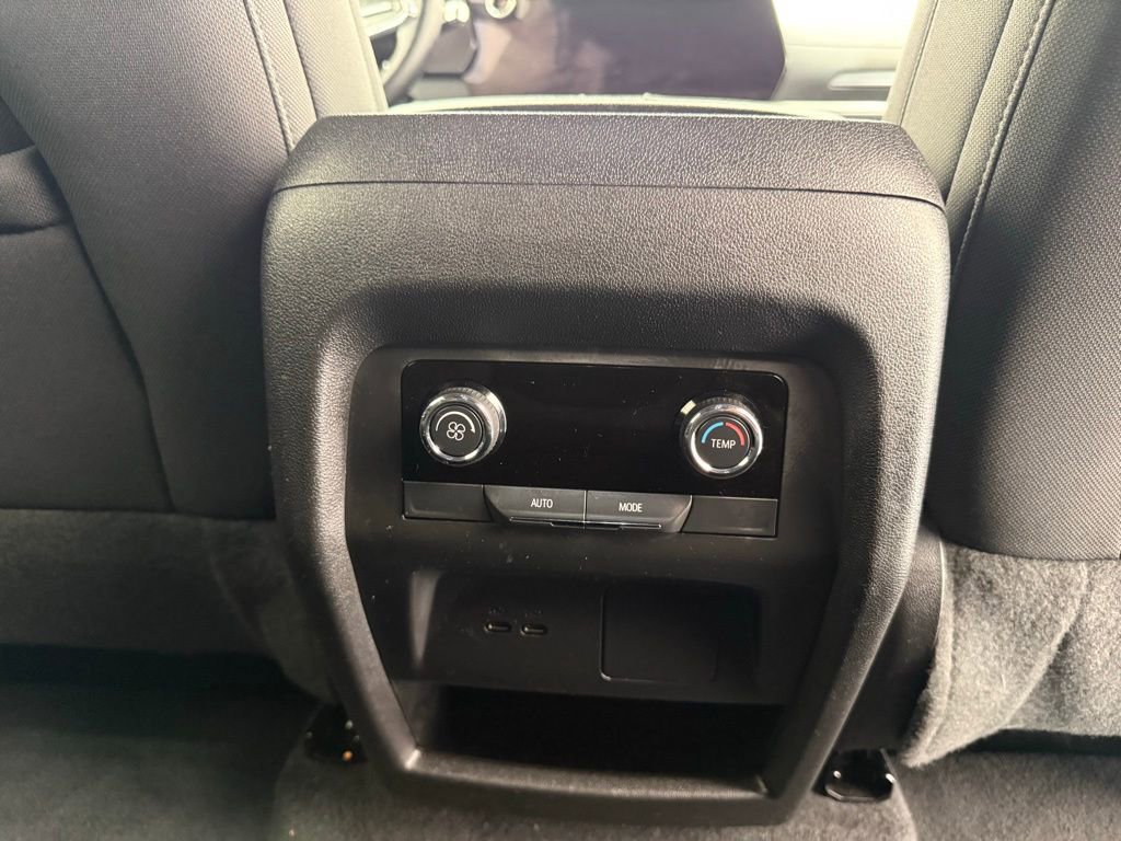 Used 2024 Chevrolet Traverse LS FWD image 33