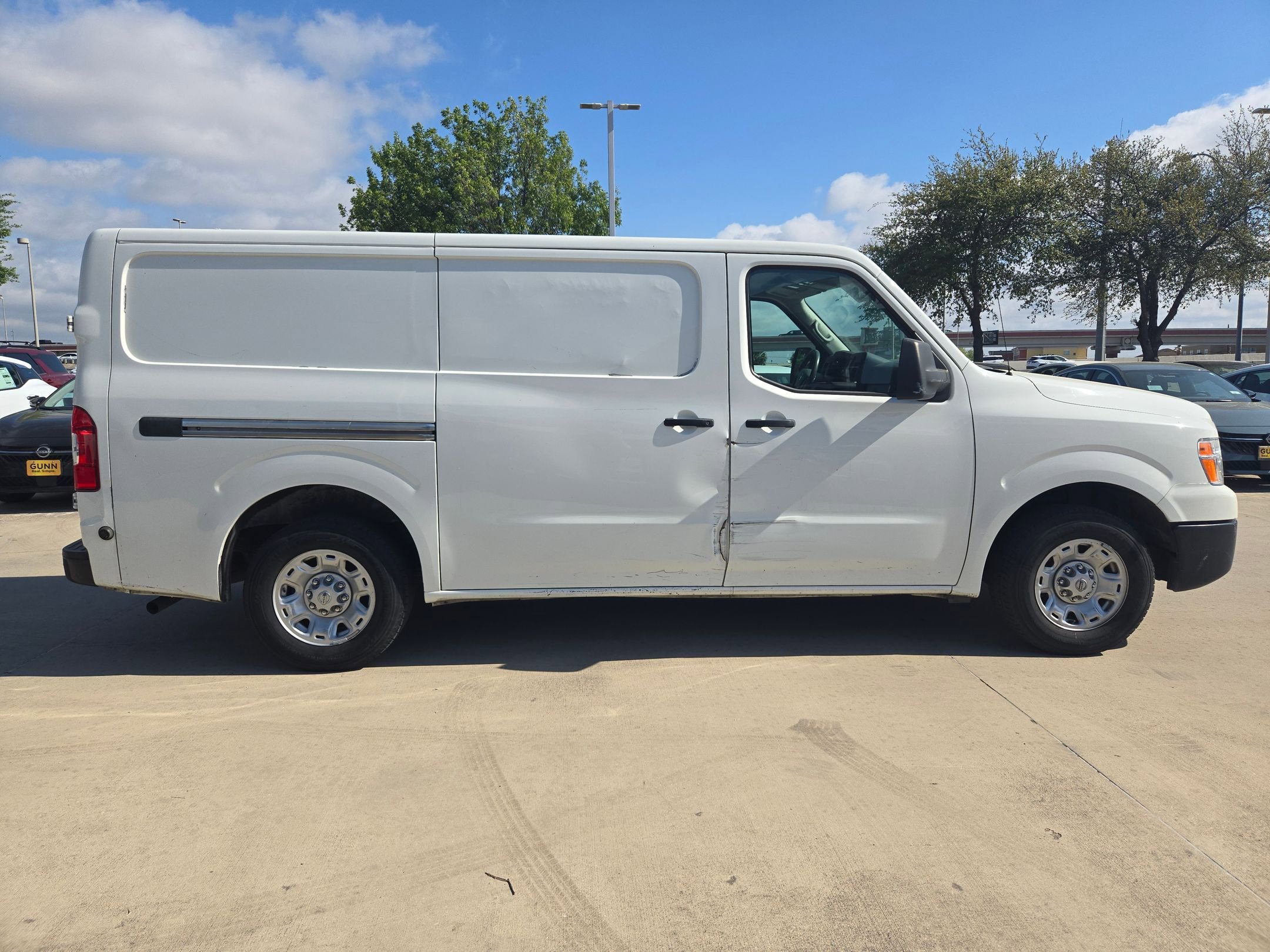 Used 2021 Nissan NV 2500 SV image 2