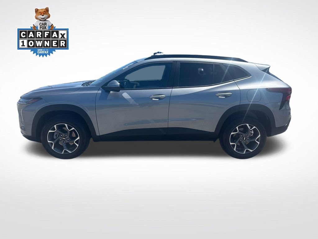 Used 2025 Chevrolet Trax LT w/ LT Convenience Package FWD image 2