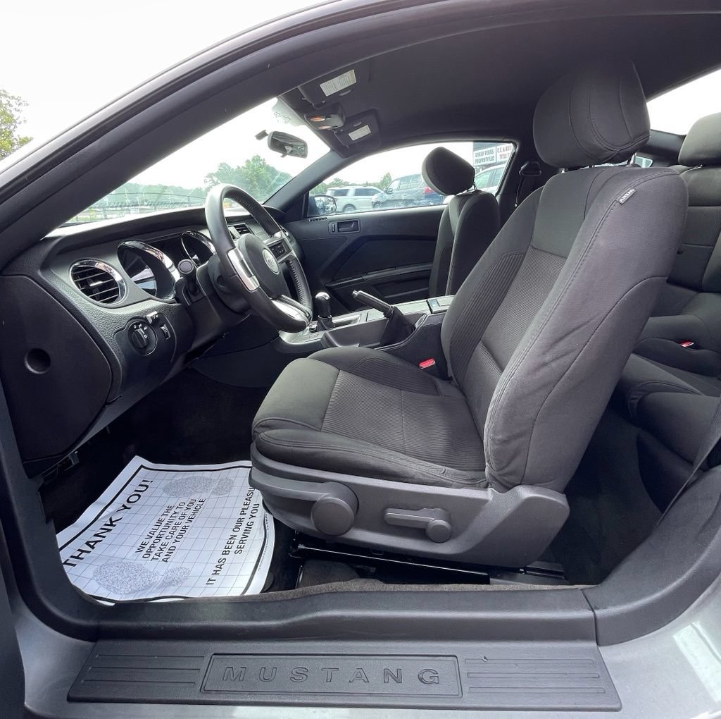 Used 2014 Ford Mustang Coupe RWD image 14