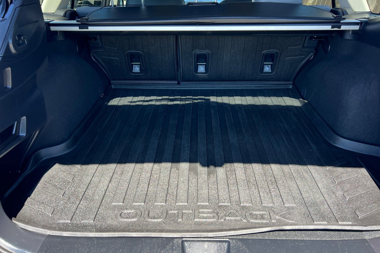 Used 2018 Subaru Outback 3.6R Limited image 16