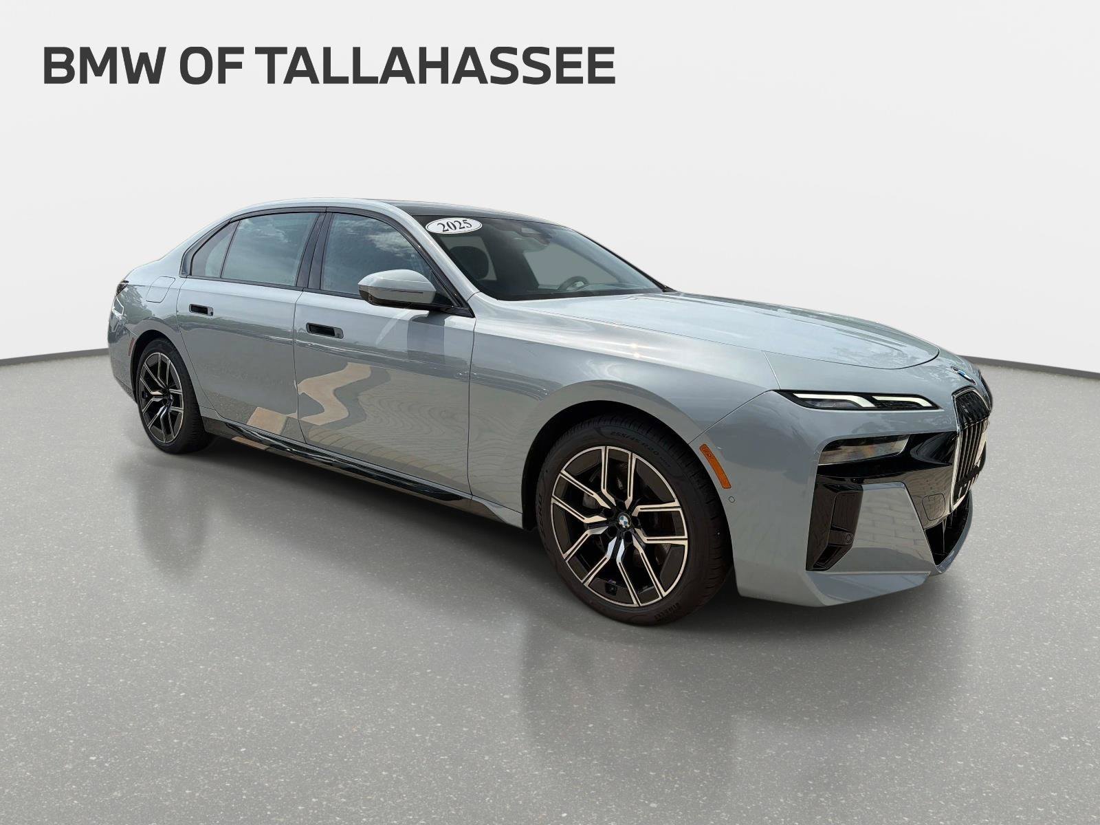 Used 2025 BMW 740i xDrive AWD/4WD image 3