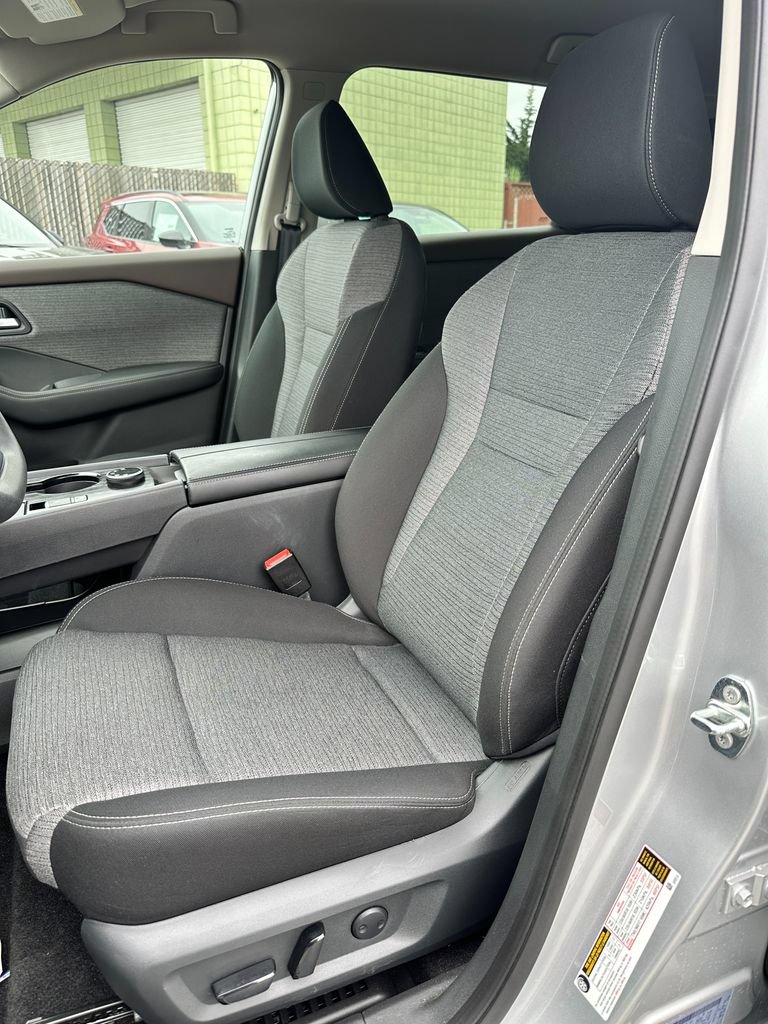 Used 2023 Nissan Rogue SV AWD/4WD image 11
