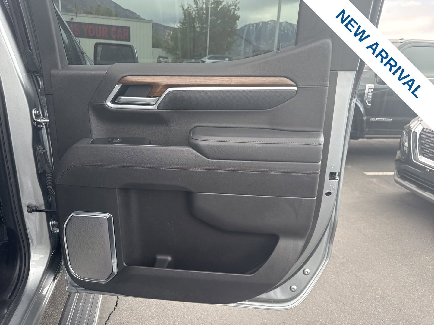 Used 2025 Chevrolet Silverado 1500 High Country w/ Technology Package AWD/4WD image 12