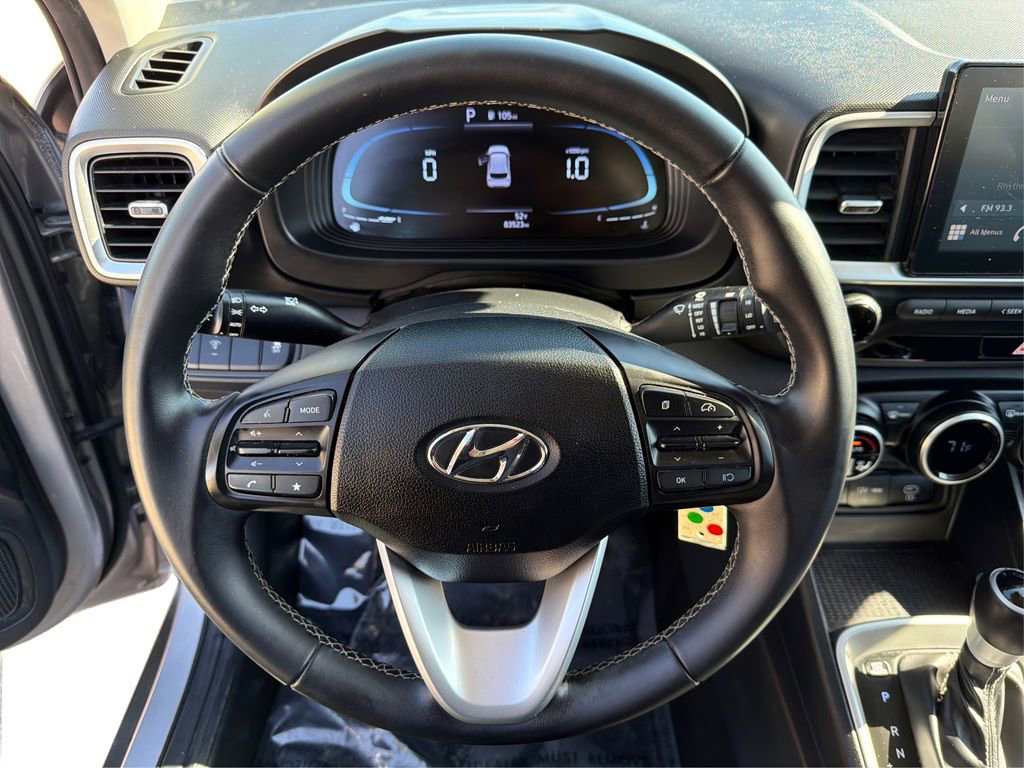 Used 2023 Hyundai Venue SEL FWD image 18