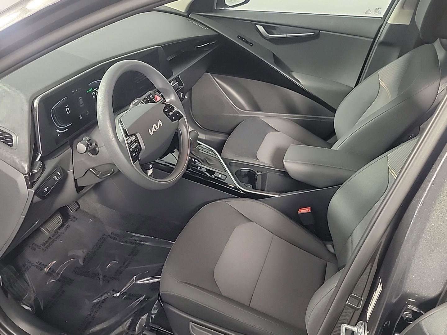 Used 2025 Kia Niro LX image 18