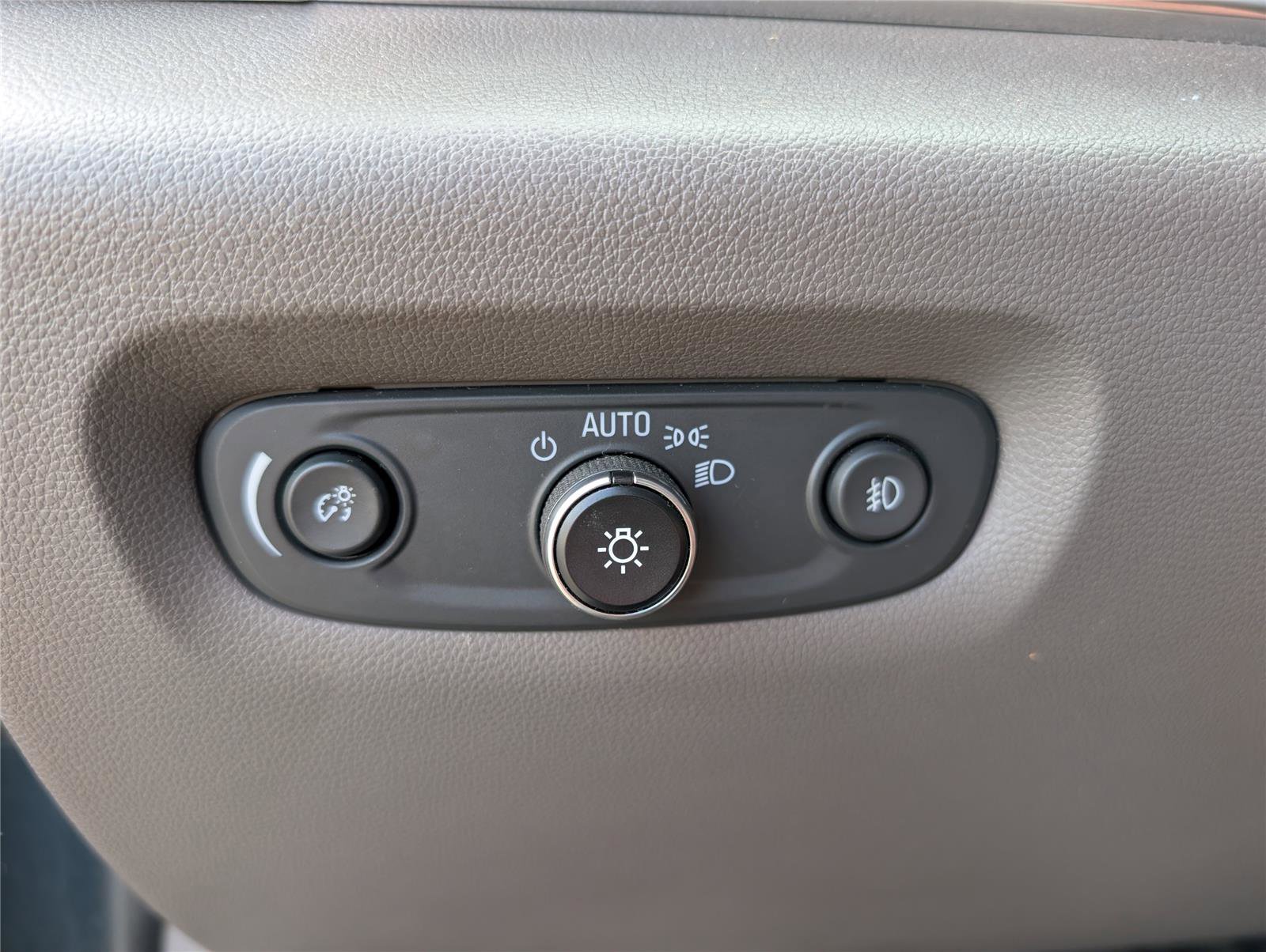 Used 2018 Chevrolet Traverse LT w/ LPO, Cargo Package image 25