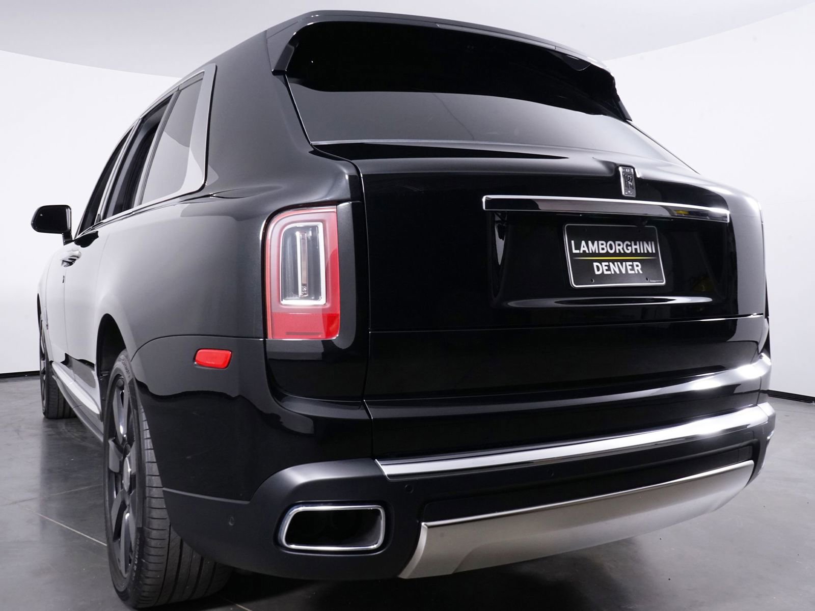 Used 2022 Rolls-Royce Cullinan w/ Cullinan Package image 18