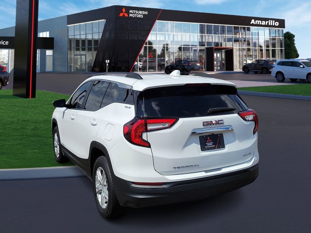 Used 2023 GMC Terrain SLE w/ Driver Convenience Package image 2