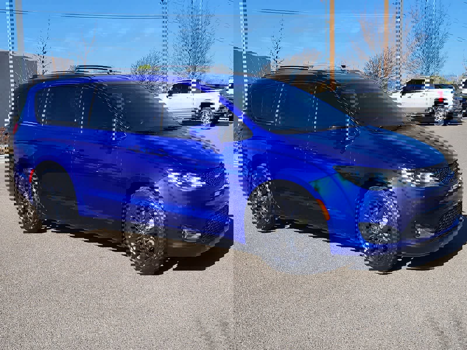 Used 2020 Chrysler Pacifica Touring-L Plus image 3