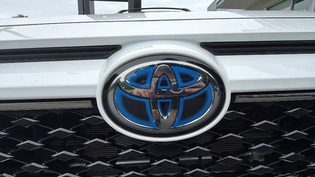 Used 2023 Toyota RAV4 SE w/ Weather & Moonroof Package AWD/4WD image 15