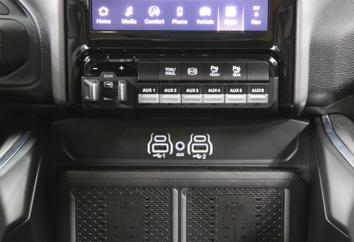 Used 2025 RAM 2500 Laramie w/ Sport Appearance Package AWD/4WD image 31