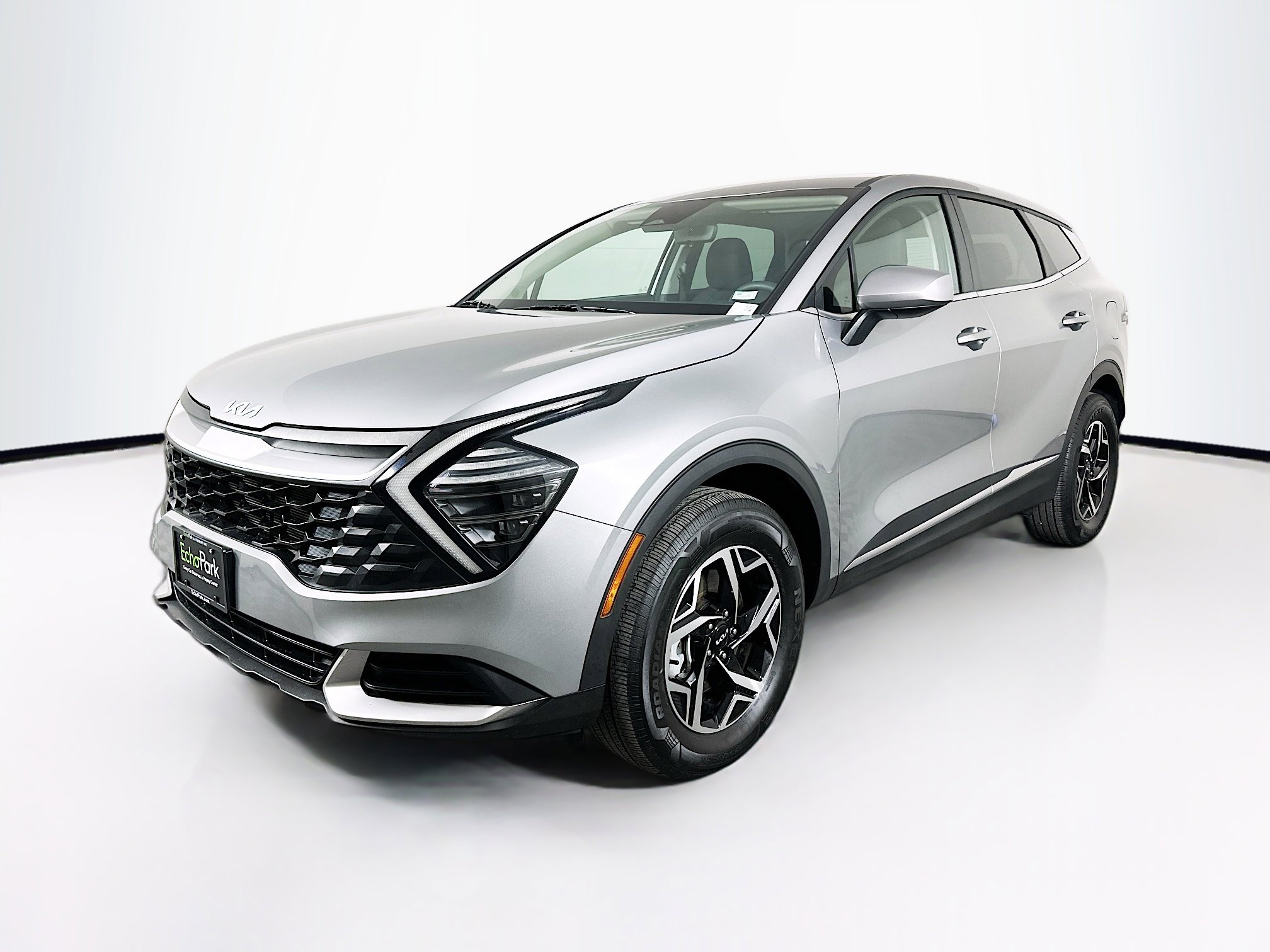 Used 2024 Kia Sportage LX image 3