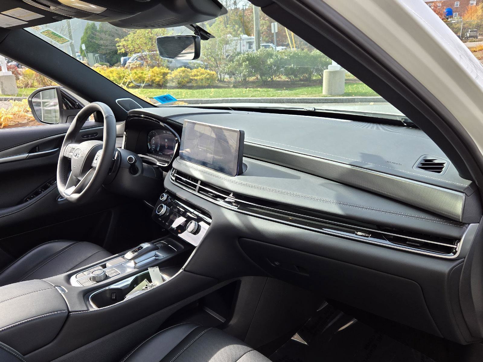 Certified 2025 INFINITI QX60 Luxe w/ Black Edition image 17