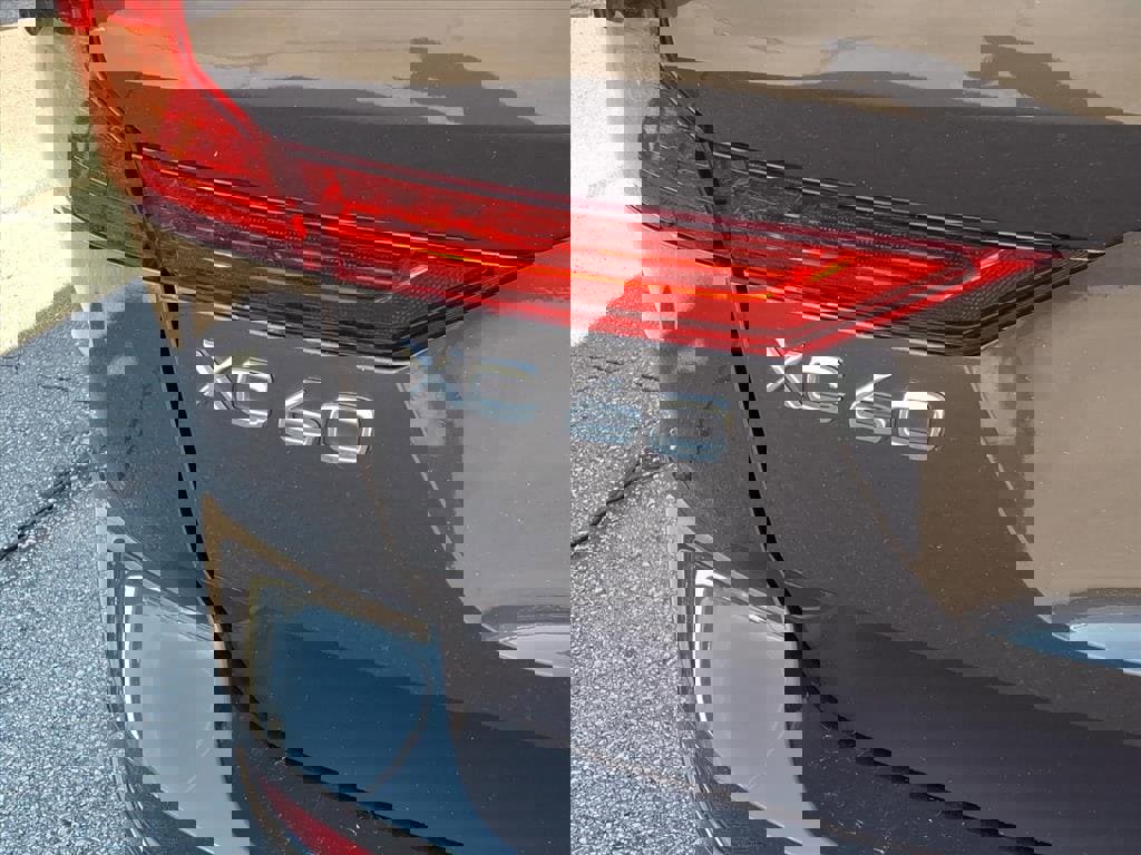 Certified 2025 Volvo XC60 B5 Plus image 5