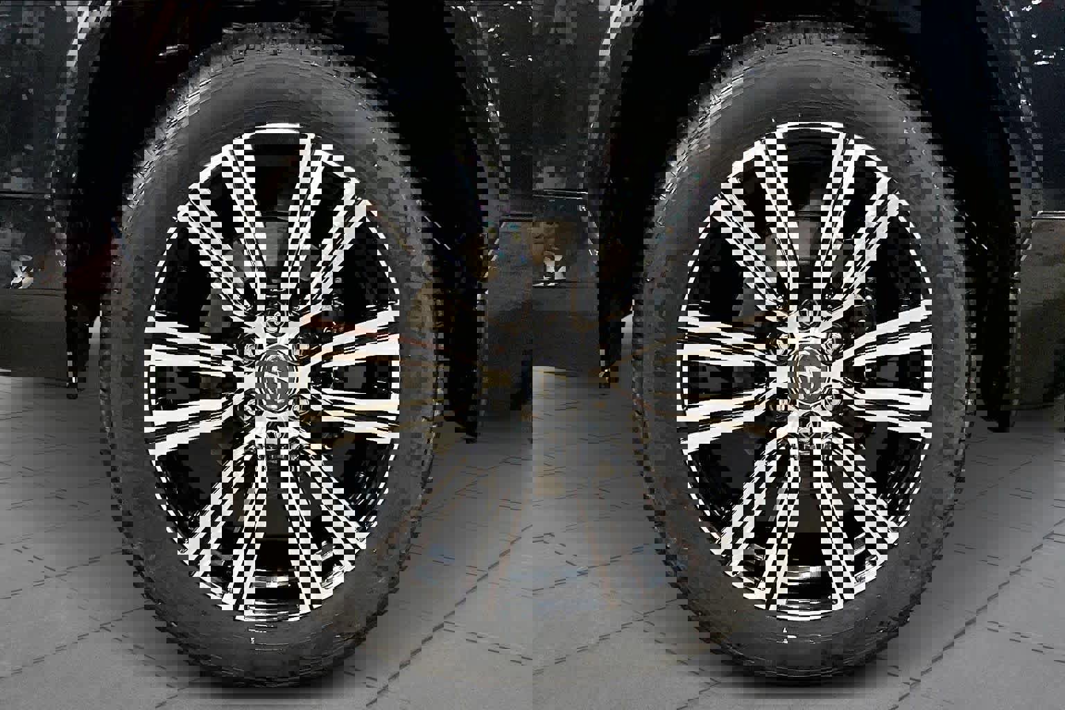 Used 2025 Lexus LX 600 4WD w/ Luxury Package image 10