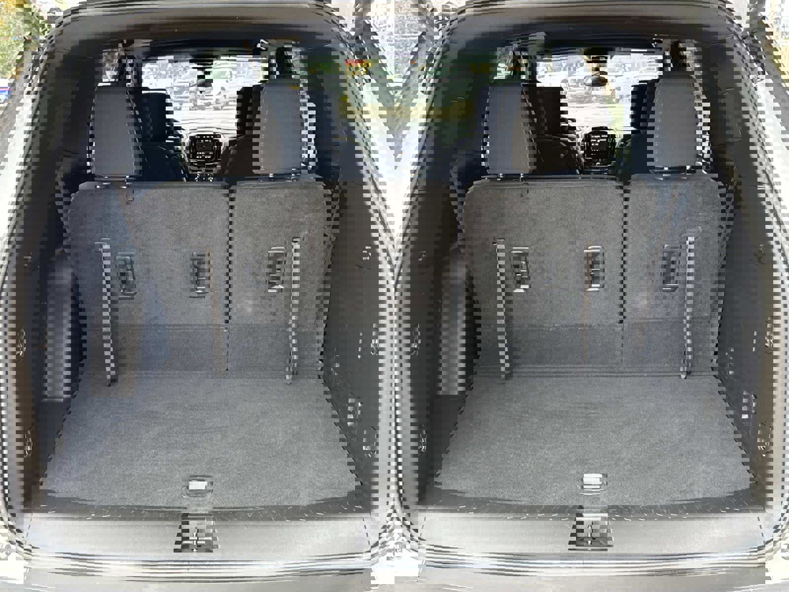 Used 2023 Chevrolet Traverse LT image 11