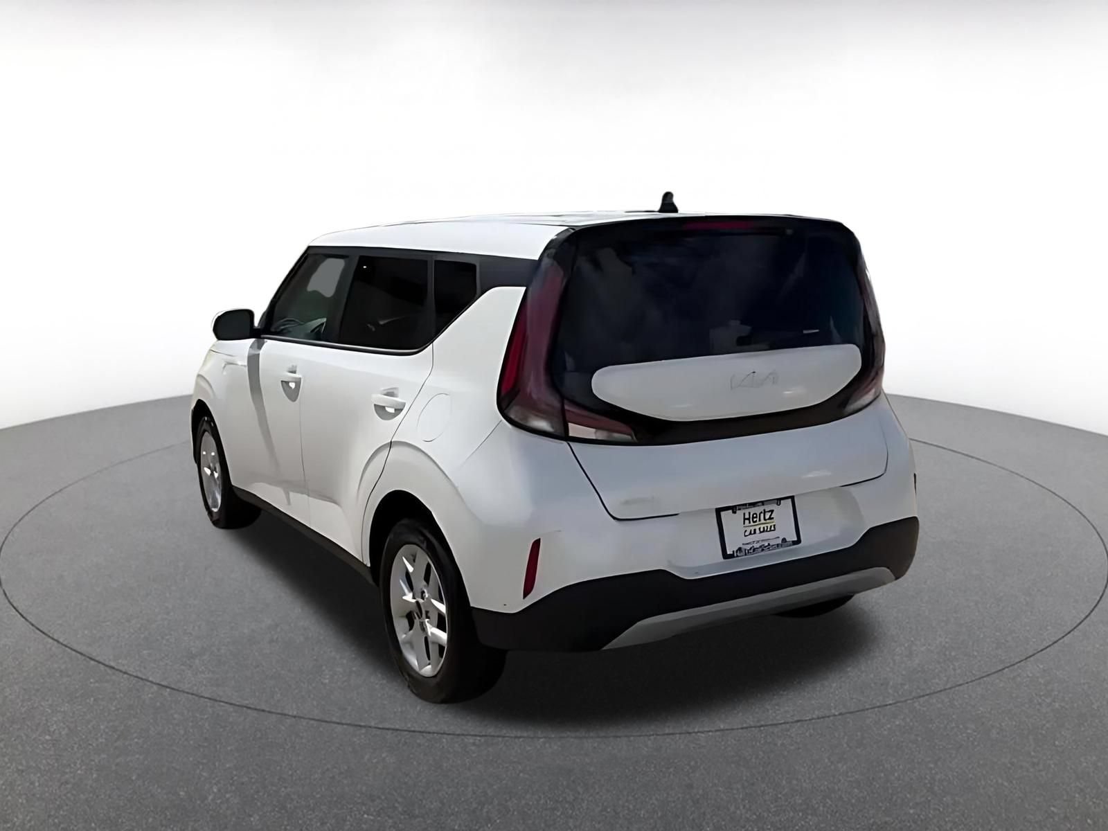 Used 2025 Kia Soul LX w/ LX Technology Package FWD image 11