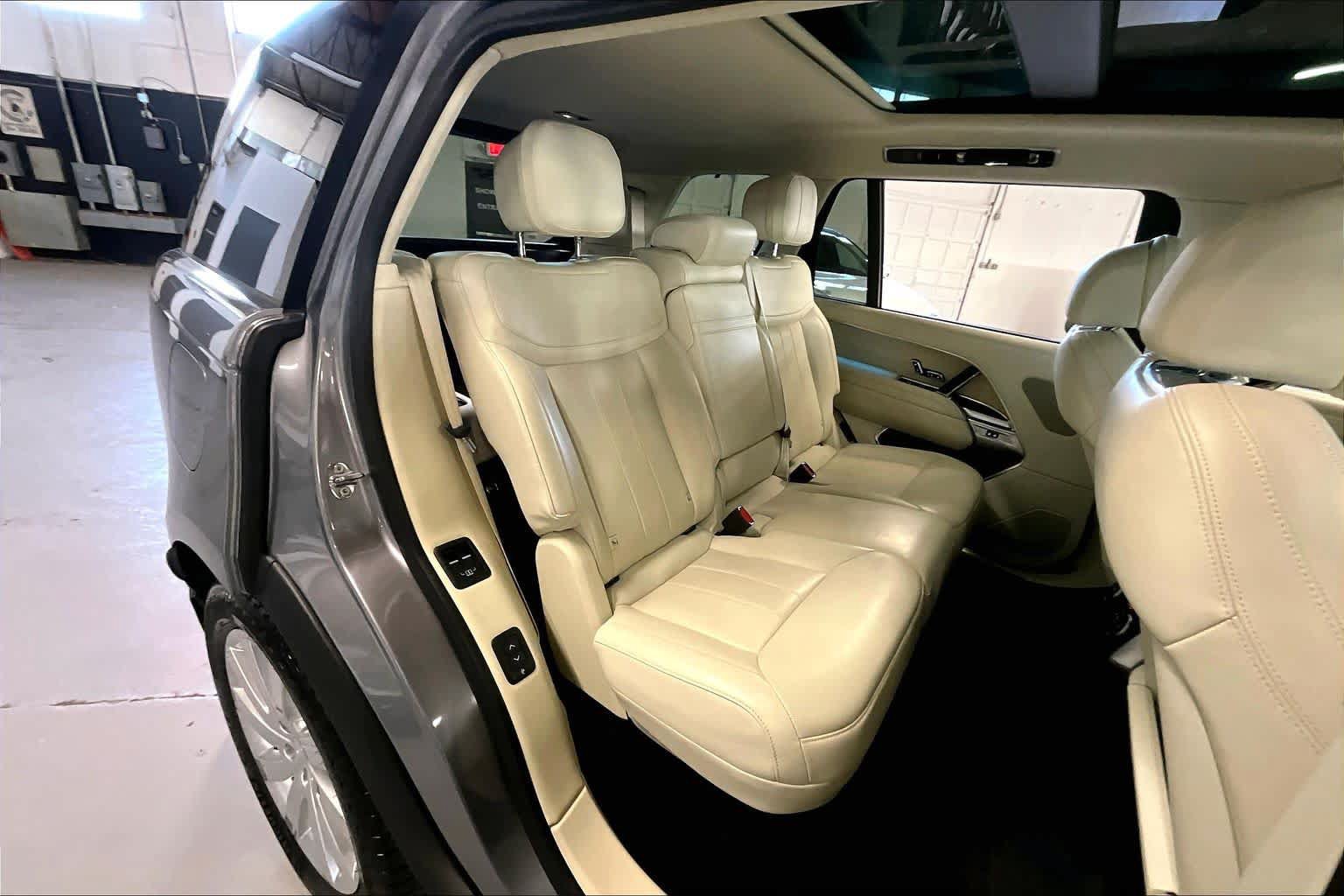 Used 2024 Land Rover Range Rover Long Wheelbase SE AWD/4WD image 25