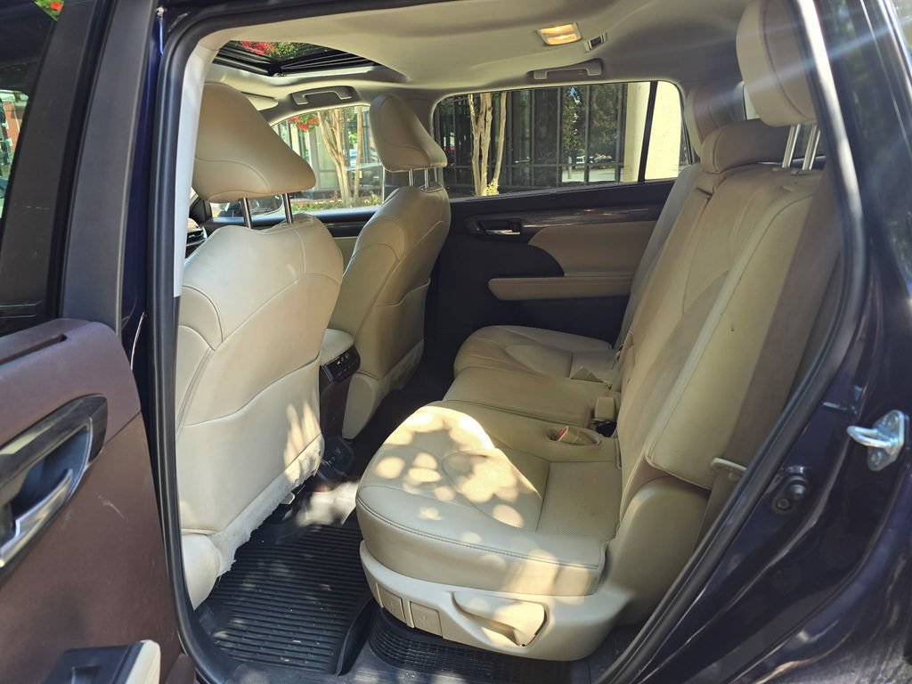 Used 2021 Toyota Highlander Limited AWD/4WD image 10