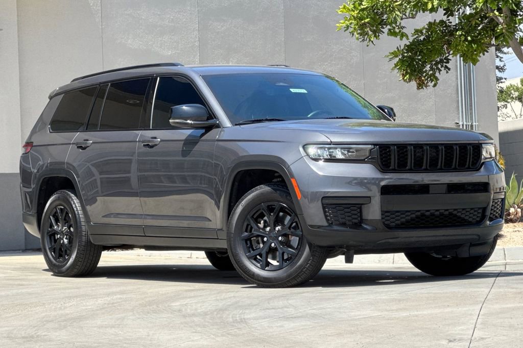 Used 2022 Jeep Grand Cherokee L Laredo AWD/4WD image 2