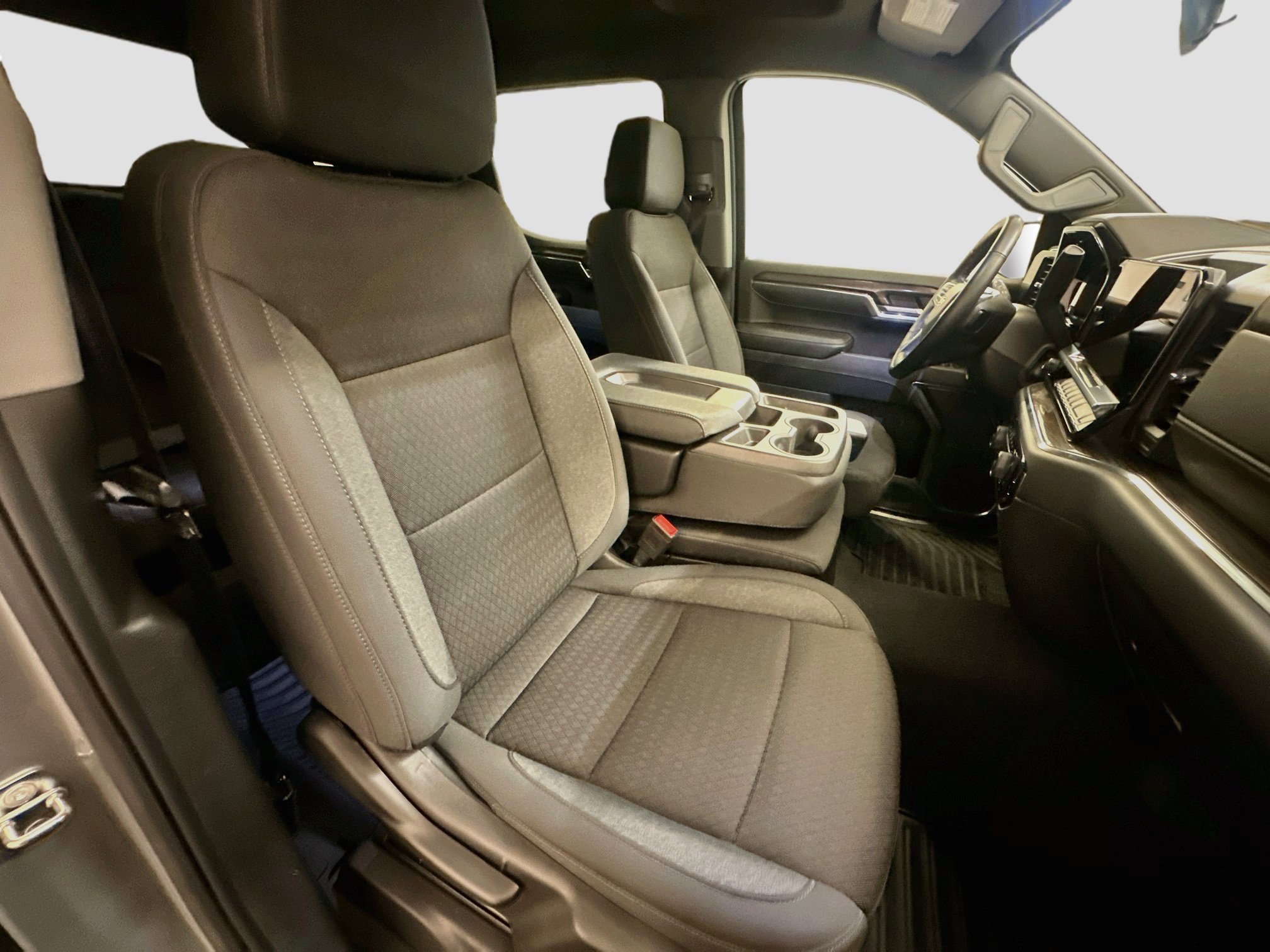 Used 2024 Chevrolet Silverado 1500 LT AWD/4WD image 32