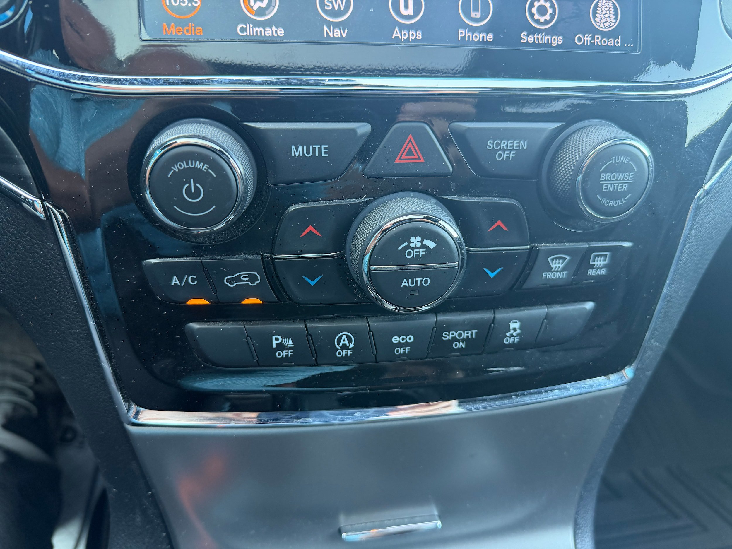 Used 2022 Jeep Grand Cherokee Limited AWD/4WD image 18