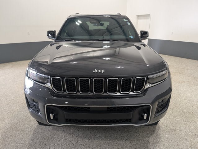 Used 2024 Jeep Grand Cherokee Overland w/ Luxury Tech Group IV AWD/4WD image 8