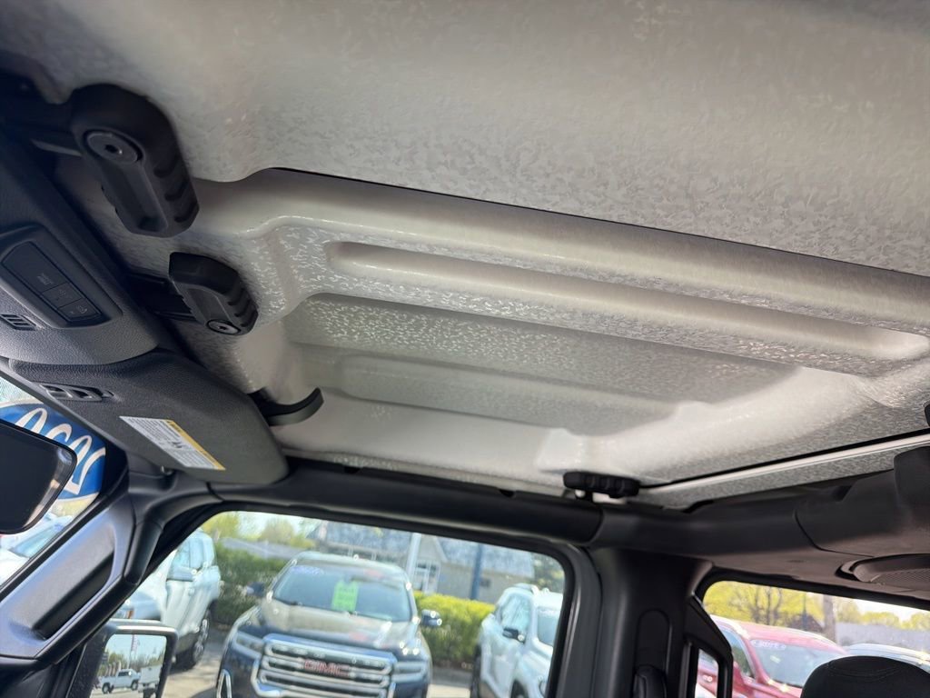 Used 2020 Jeep Wrangler Unlimited Sahara w/ Dual Top Group AWD/4WD image 19