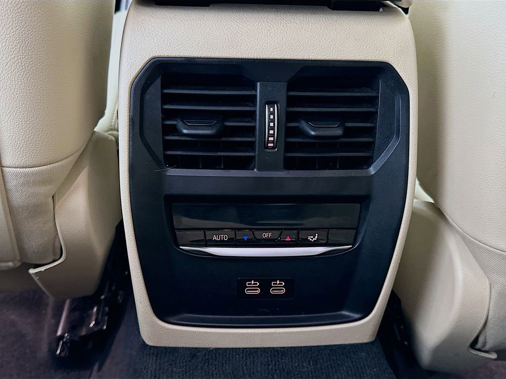 Used 2022 BMW 330i Sedan w/ M Sport Package image 26