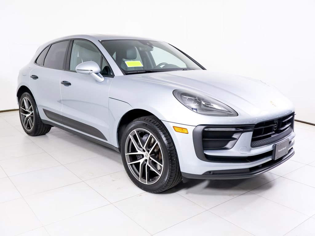 Certified 2025 Porsche Macan AWD/4WD image 24