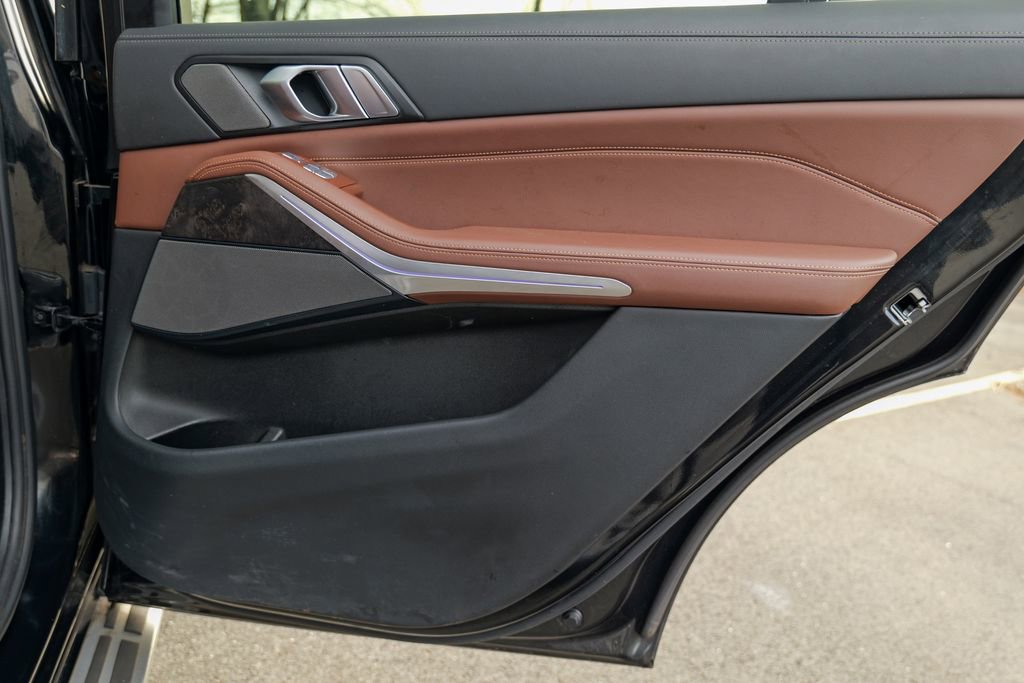 Used 2023 BMW X7 xDrive40i w/ Premium Package image 32