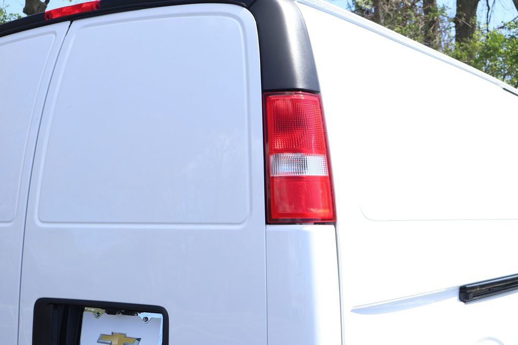 Used 2025 Chevrolet Express 2500 Extended w/ Driver Convenience Package image 7