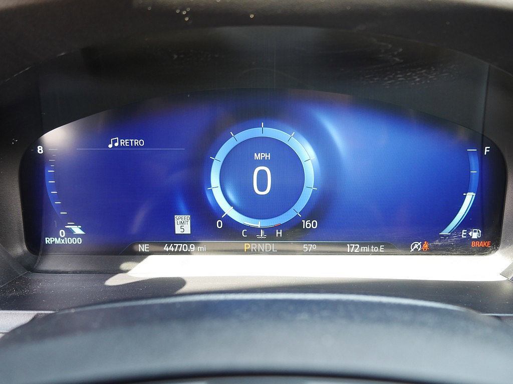 Used 2024 Ford Explorer Platinum w/ Technology Package AWD/4WD image 31