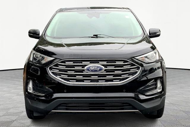 Used 2024 Ford Edge Titanium image 2