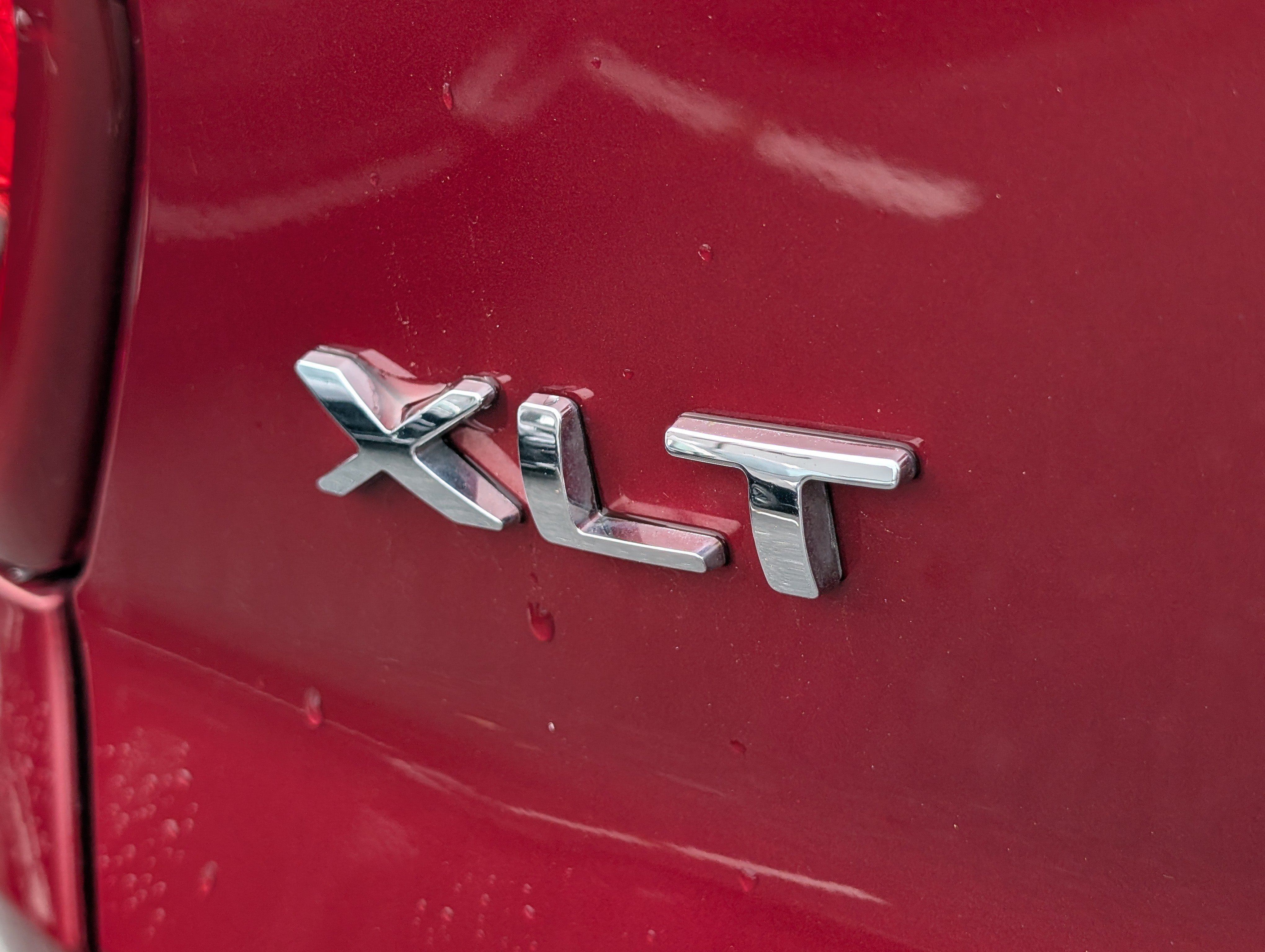 Used 2016 Ford Explorer XLT w/ Equipment Group 202A AWD/4WD image 9