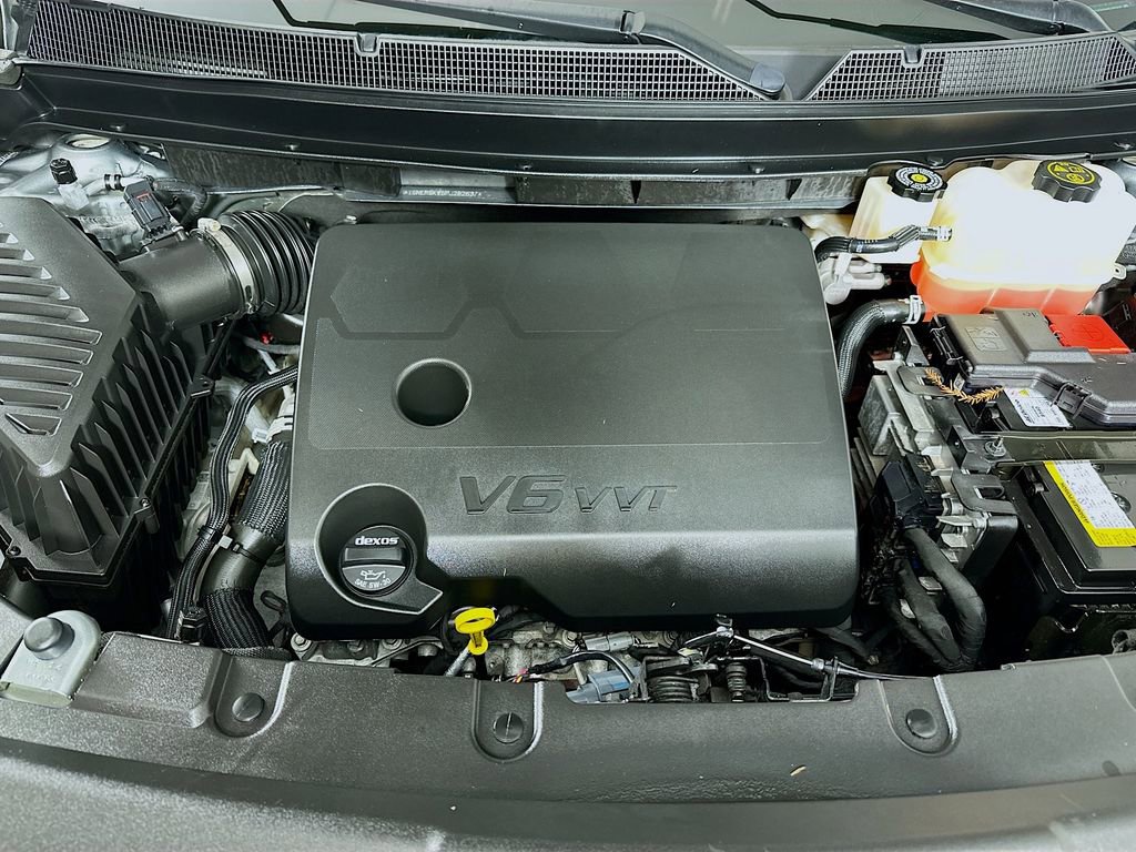 Used 2023 Chevrolet Traverse LT image 40