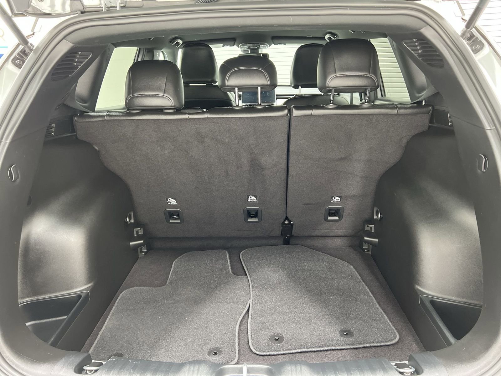 Used 2025 Jeep Compass Limited image 22