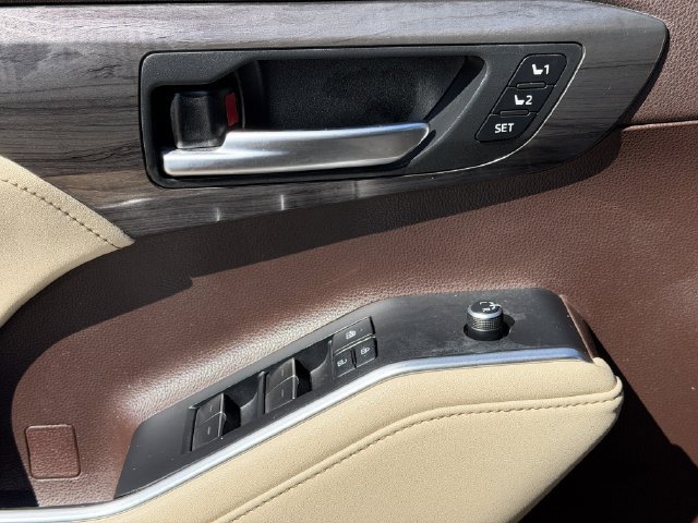 Used 2020 Toyota Highlander Limited FWD image 24